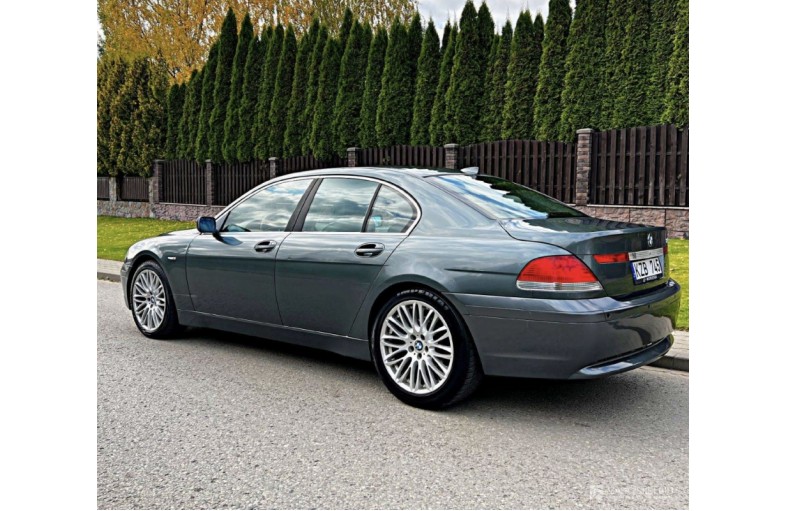 BMW 745i