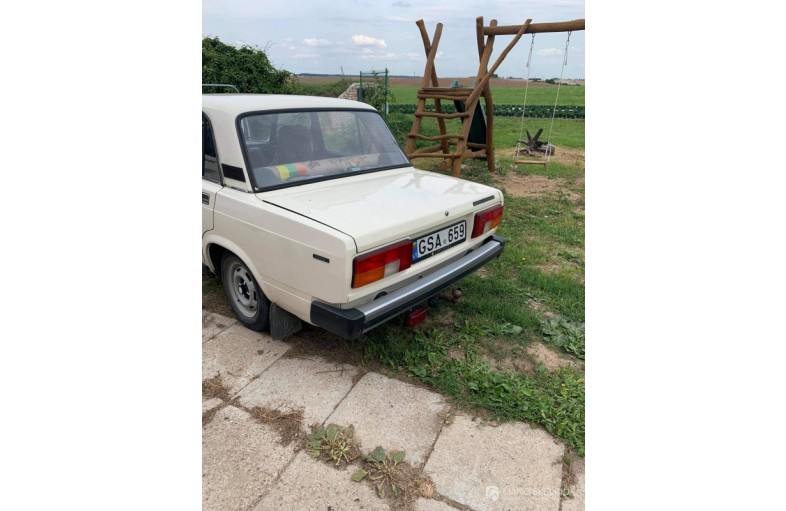Lada automobilis