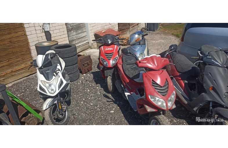 Motoroleriai 