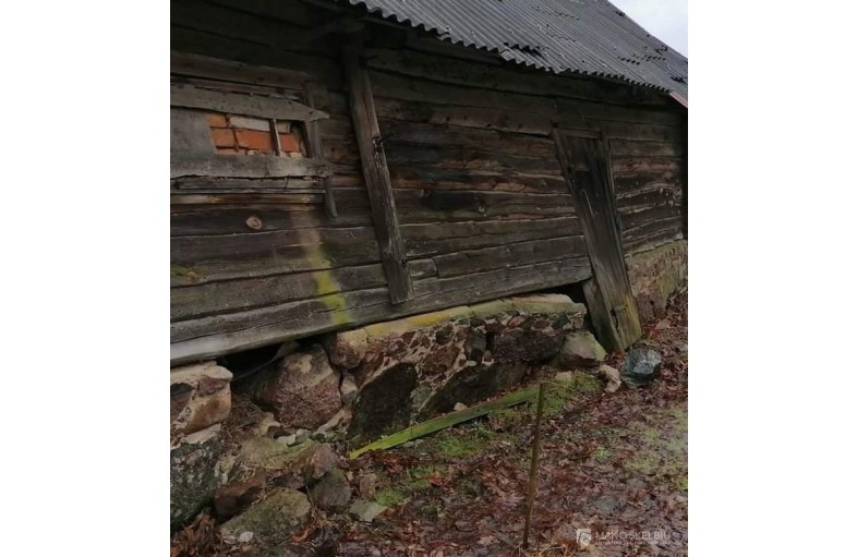Nemokamai griauname senus rąstinius pastatus