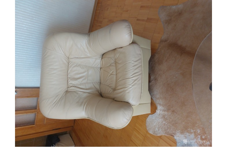 Odinė sofa ir du foteliai