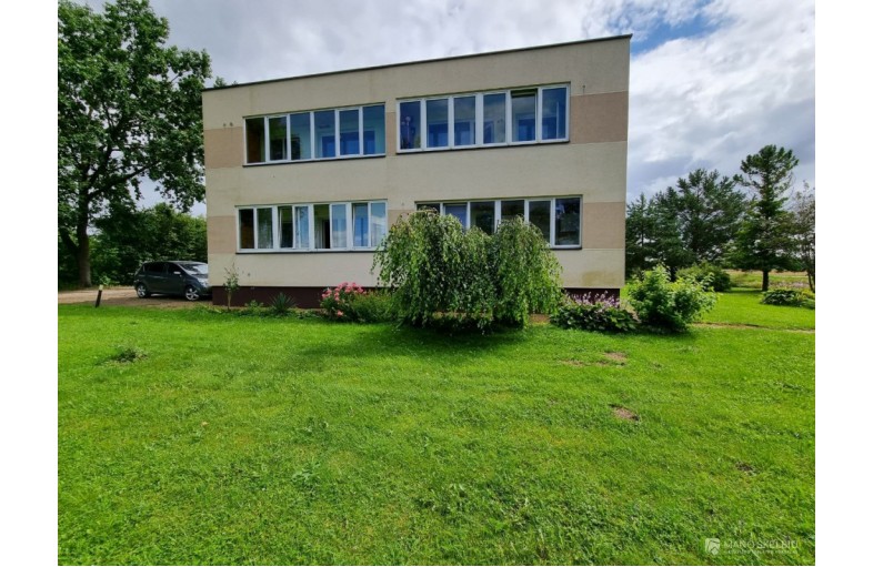 PARDUODAMAS 2 KAMBARIŲ BUTAS PAKRUOJYJE