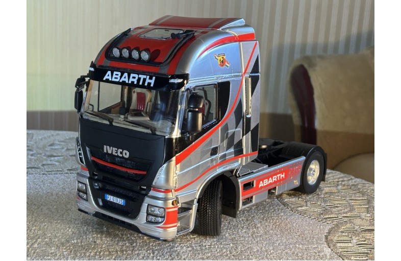 Parduodu 1/24 vilkiko modeli IVECO ABARTH.