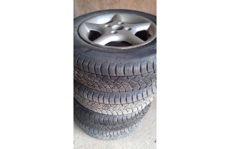 Parduodu padangas su diskais 185/70/14 ,8 vnt