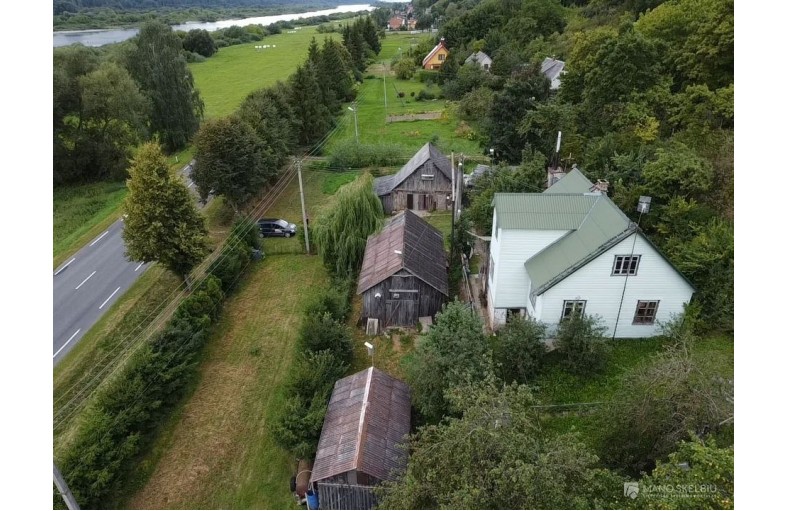 Rąstinis namas prie Nemuno Jurbarko r. 