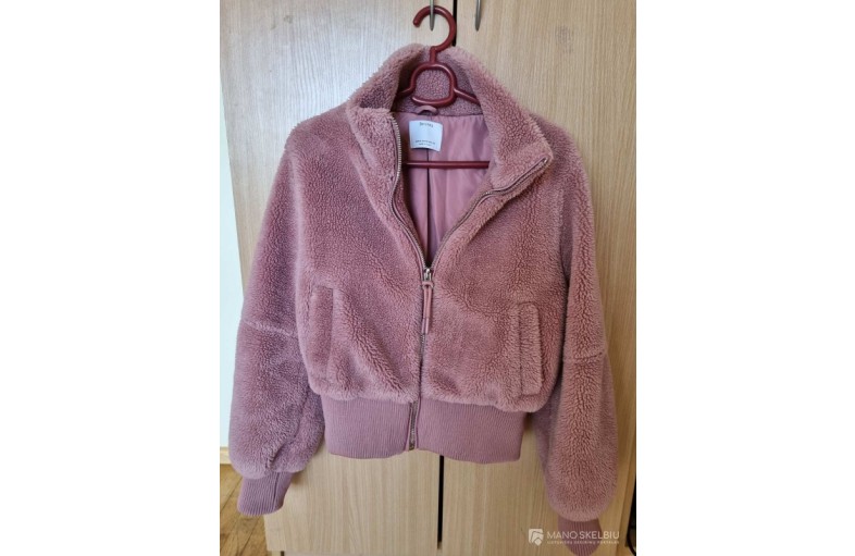 Rausva Bershka striukytė