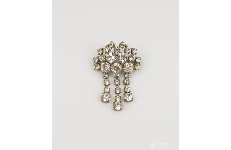 Stiklinė sagė 3,5 x 4,5 cm.