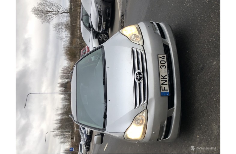 Toyota Avensis Verso 2004 metu 2,0 85 kw 