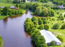 122a sklypas su mūriniu 849 m2 ploto pastatu