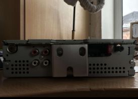 Auto magnetola