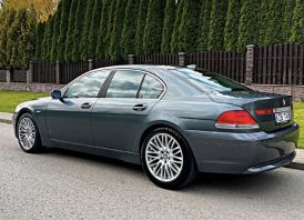 BMW 745i