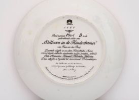 Kolekcinė pakabinama lėkštutė.