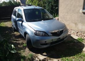 mazda 2 dalimis
