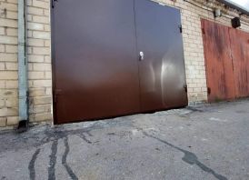 Metaliniai, atveriami garažo vartai 