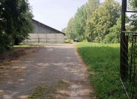 Namas su sandėlis 