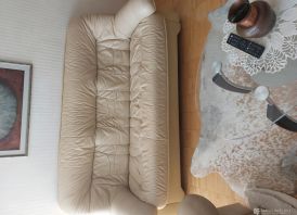 Odinė sofa ir du foteliai