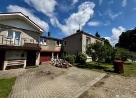 Parduodama namo dalis Gargždų miesto centre!