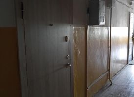 Parduodami du butai su praėjimu vienas į kitą