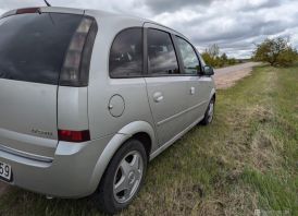 PARUODU OPEL MERIVA su papildomais ratais