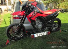 Priekaba-stovas motociklui vežti .