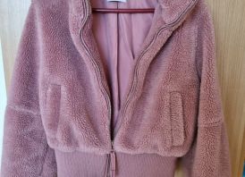Rausva Bershka striukytė