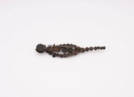 Sagė Ilgis: 7,5 cm. Metalas, tamsios akutės