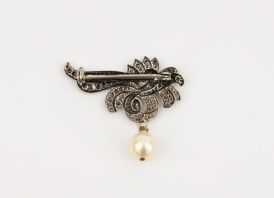 Sagė Pajuodintas metalas 4 cm. x 3 cm.
