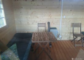 Sklypas prie ežero su nameliu