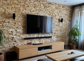 TV Sienelių apdaila  dekoratyviniu akmeniu